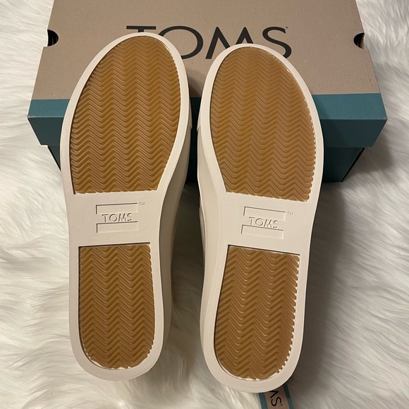 Toms, Camo, Sneaker, Bootie, Canvas, Slip-on, Size 8.5, NWT - Picture 3 of 12